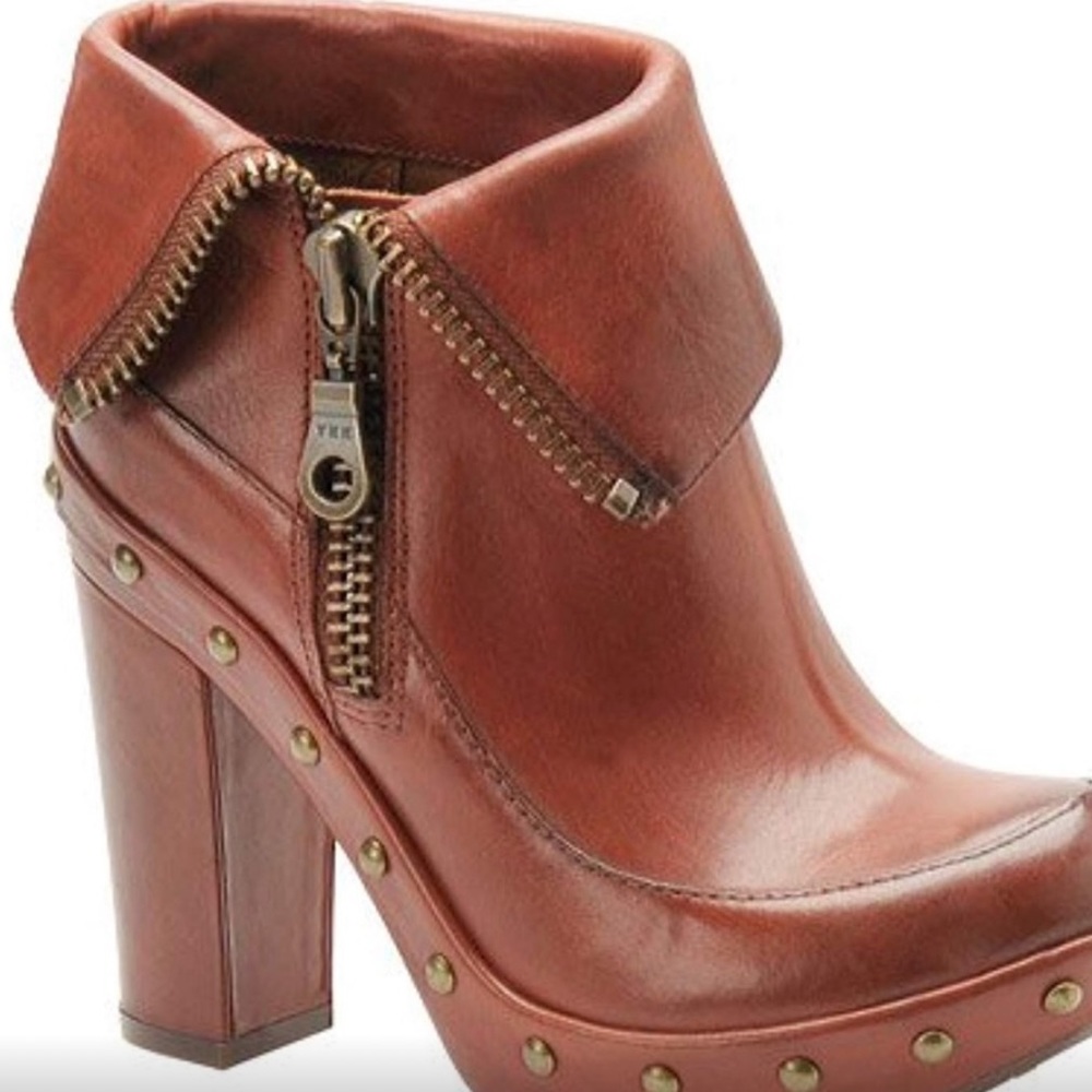 Rust Ryanne Ankle Boot. Cuff it or zip it.